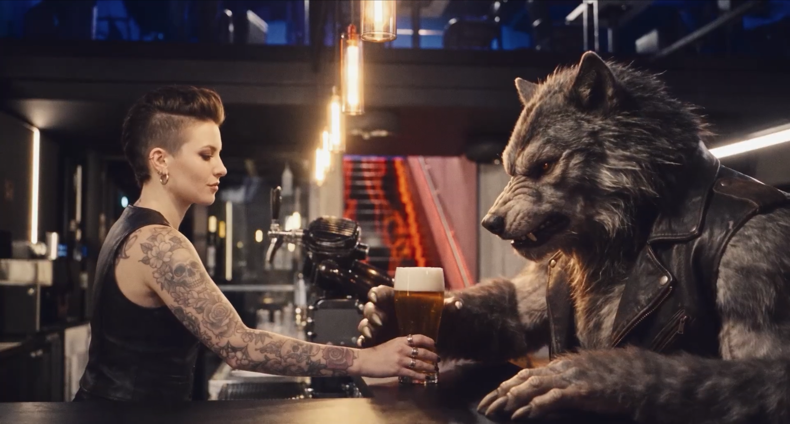KI Werbespot Bikerbar Silberwolf 02 KI Werbespot Bikerbar Silberwolf 02