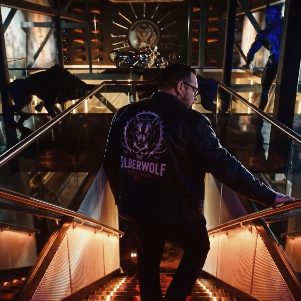 KI Werbespot Bikerbar Silberwolf 03 KI Werbespot Bikerbar Silberwolf 03